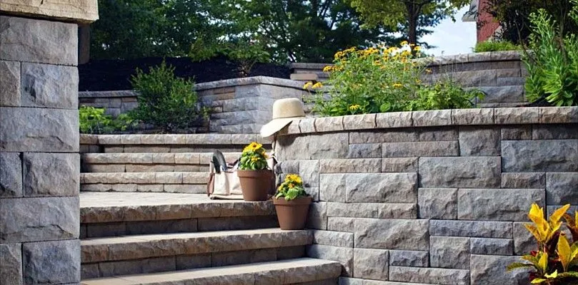 Stone retaining wall steps in landscaped garden – Concrete Pro Dallas